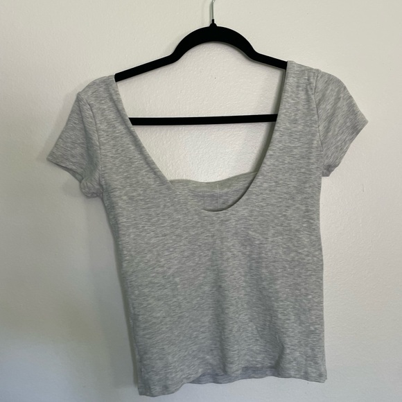 Vuori Pose Scoop Back Tee in Heather Grey - Picture 4 of 5